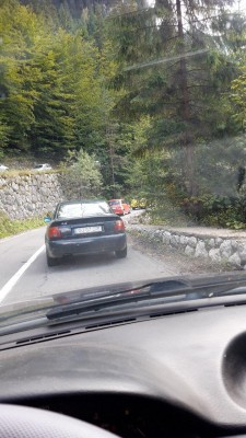 Lacul1.jpg (213.04 KiB) 4835 mal betrachtet Die Kollonne bei Lacul Rosu