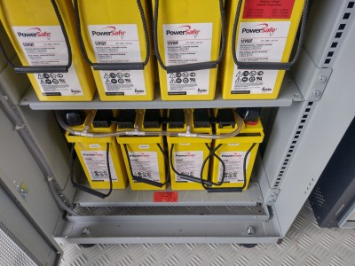 Batterien.jpg (214.92 KiB) 20156 mal betrachtet Ein Bild der "kleineren Brüdern" der 100 Ah Batterien Die gezeigten haben 92 Ah...